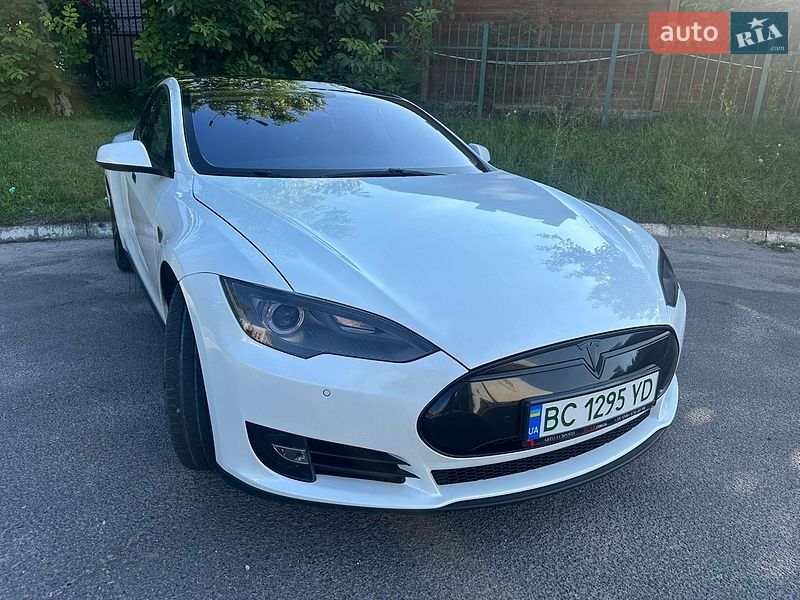 Ліфтбек Tesla Model S 2013 в Львові