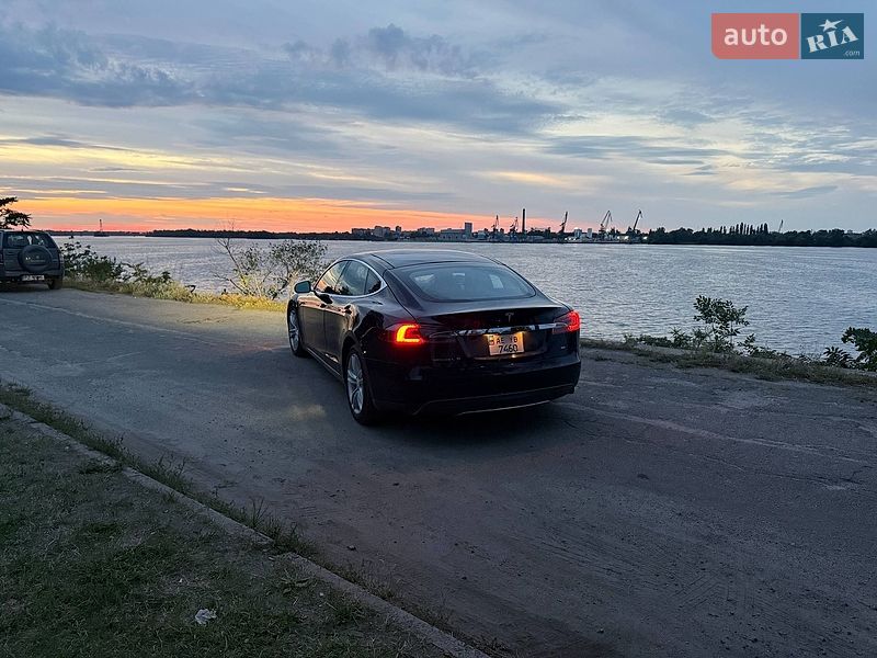 Лифтбек Tesla Model S 2015 в Днепре фото 3 Лифтбек Tesla Model S 2015 в Днепре