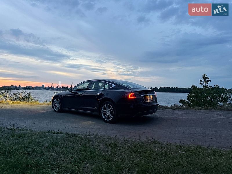 Лифтбек Tesla Model S 2015 в Днепре фото 4 Лифтбек Tesla Model S 2015 в Днепре