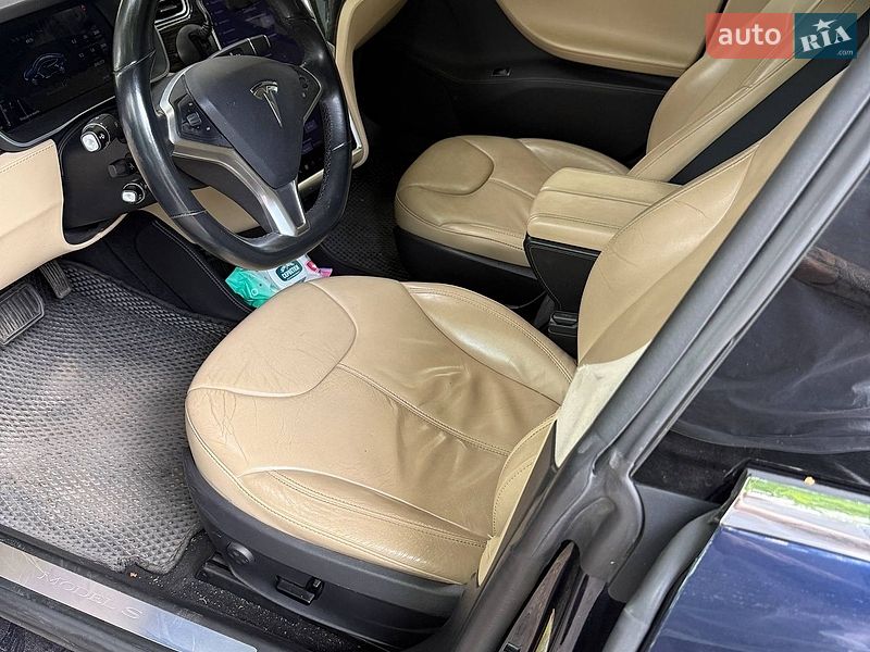 Ліфтбек Tesla Model S 2015 в Дніпрі