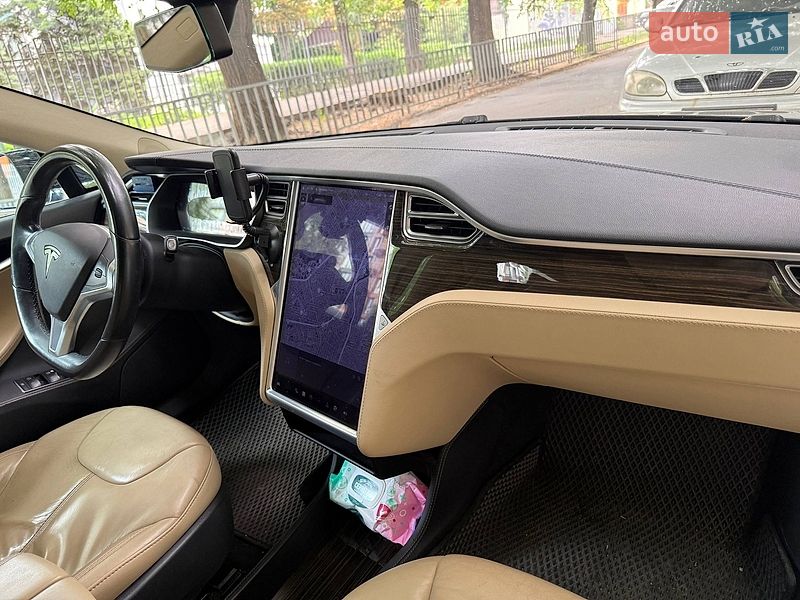 Лифтбек Tesla Model S 2015 в Днепре фото 8 Лифтбек Tesla Model S 2015 в Днепре