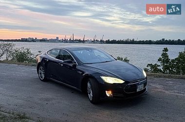 Лифтбек Tesla Model S 2015 в Днепре фото Лифтбек Tesla Model S 2015 в Днепре