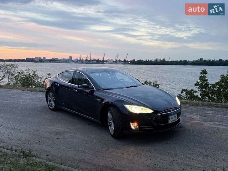 Лифтбек Tesla Model S 2015 в Днепре фото Лифтбек Tesla Model S 2015 в Днепре