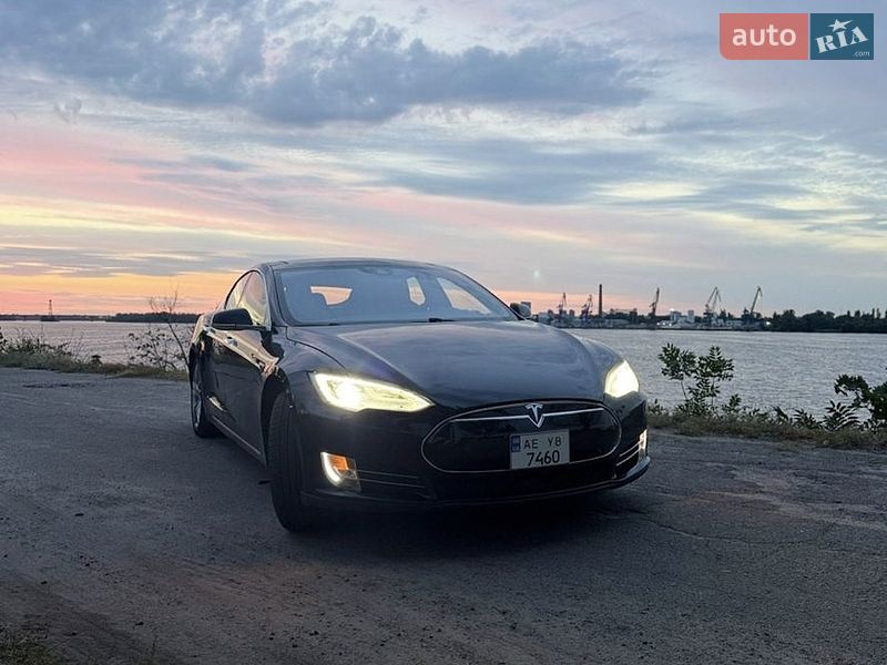 Лифтбек Tesla Model S 2015 в Днепре фото 2 Лифтбек Tesla Model S 2015 в Днепре