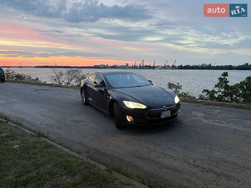 Лифтбек Tesla Model S 2015 в Днепре фото 11 Лифтбек Tesla Model S 2015 в Днепре