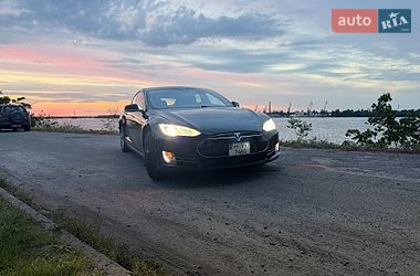 Лифтбек Tesla Model S 2015 в Днепре фото 12 Лифтбек Tesla Model S 2015 в Днепре
