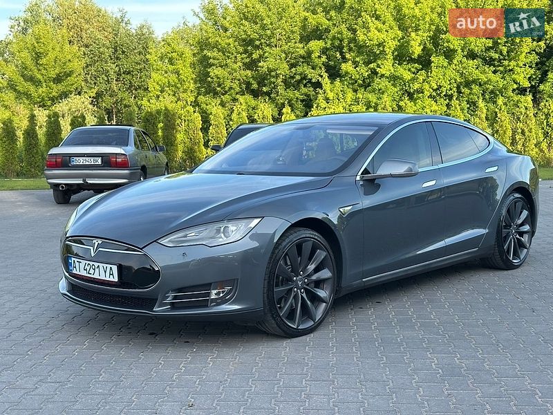 Tesla Model S 2014