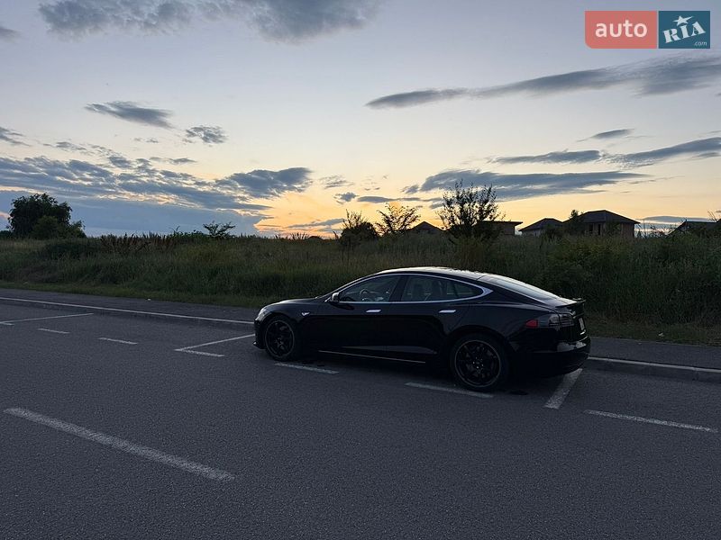 Ліфтбек Tesla Model S 2016 в Львові фото 11 Ліфтбек Tesla Model S 2016 в Львові