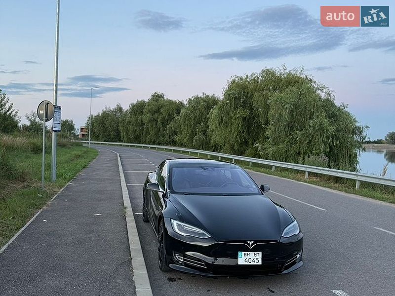 Ліфтбек Tesla Model S 2016 в Львові фото 16 Ліфтбек Tesla Model S 2016 в Львові