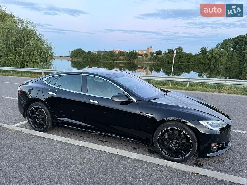 Ліфтбек Tesla Model S 2016 в Львові фото 19 Ліфтбек Tesla Model S 2016 в Львові