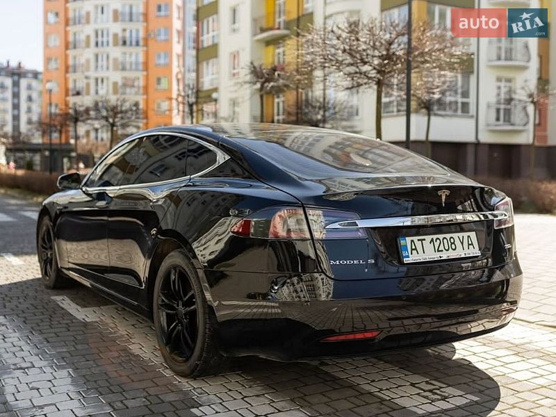 Ліфтбек Tesla Model S 2018 в Львові
