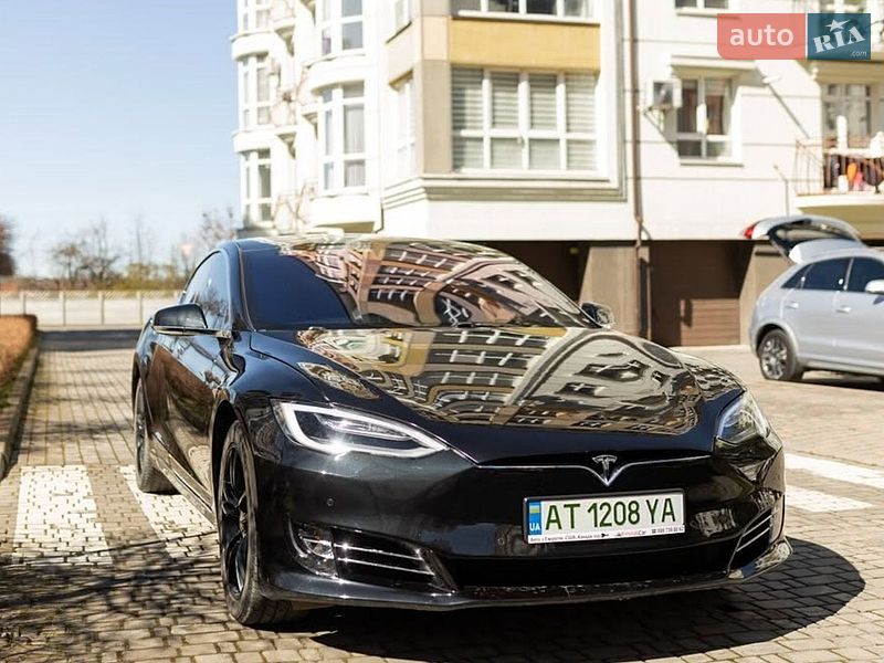 Ліфтбек Tesla Model S 2018 в Львові