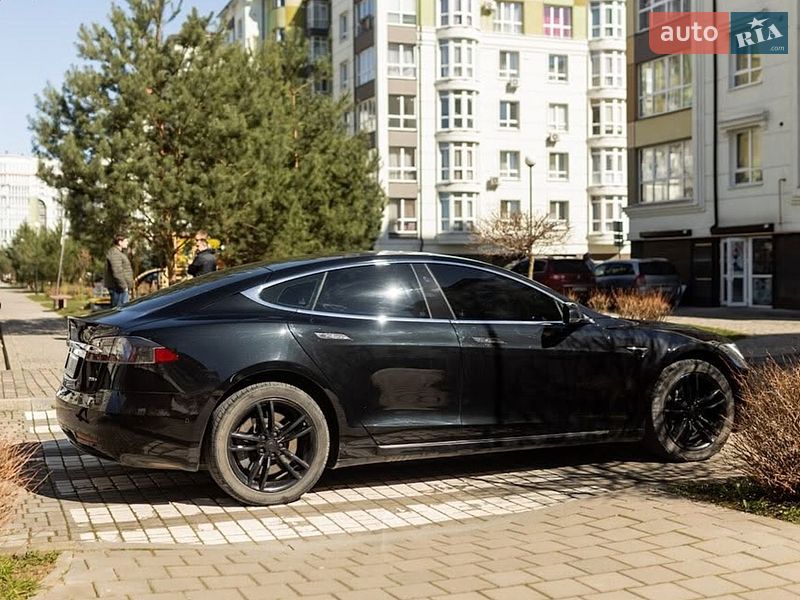 Ліфтбек Tesla Model S 2018 в Львові