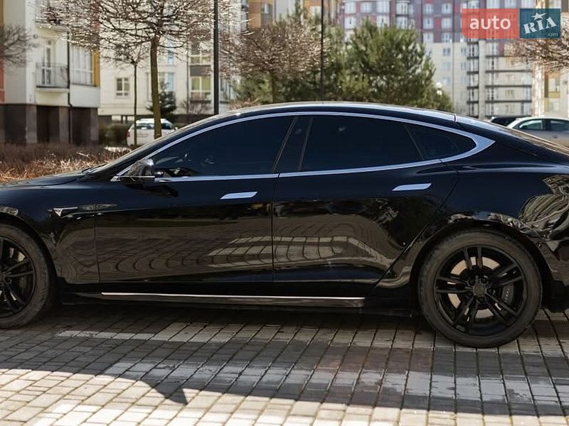 Лифтбек Tesla Model S 2018 в Львове
