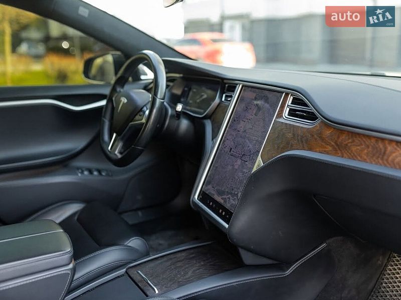 Ліфтбек Tesla Model S 2018 в Львові