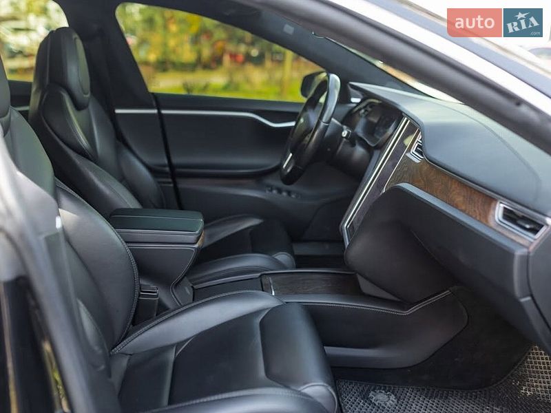 Ліфтбек Tesla Model S 2018 в Львові