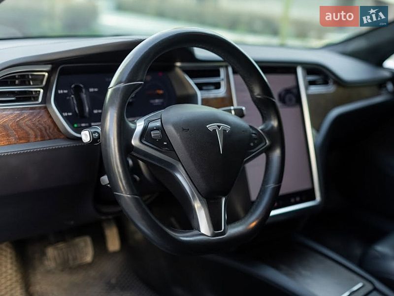 Ліфтбек Tesla Model S 2018 в Львові