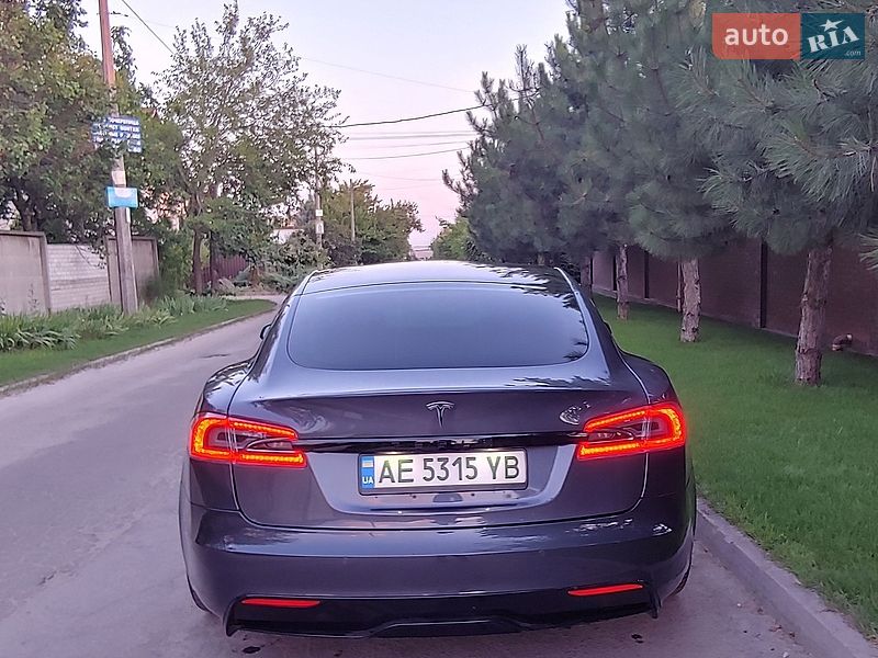 Ліфтбек Tesla Model S 2021 в Дніпрі