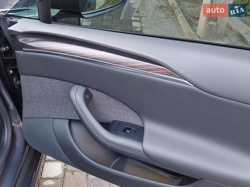 Ліфтбек Tesla Model S 2021 в Дніпрі