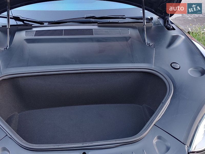 Ліфтбек Tesla Model S 2021 в Дніпрі