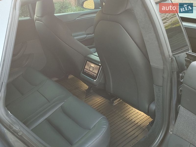 Ліфтбек Tesla Model S 2021 в Дніпрі