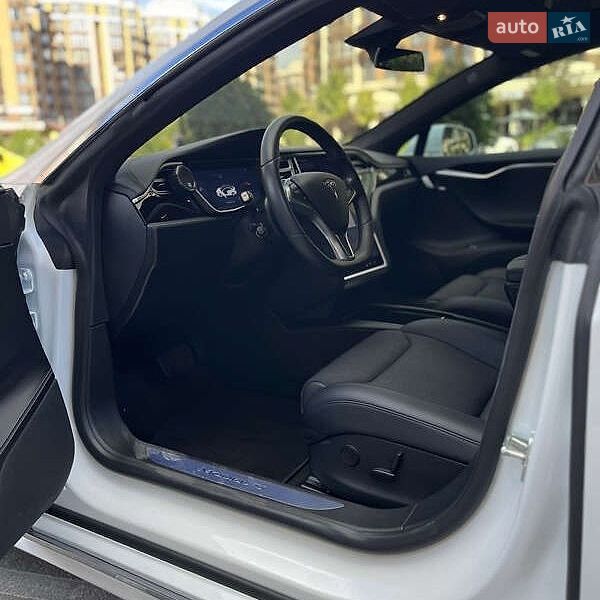 Лифтбек Tesla Model S 2017 в Львове фото 8 Лифтбек Tesla Model S 2017 в Львове