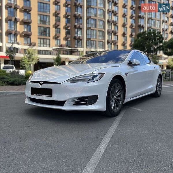 Лифтбек Tesla Model S 2017 в Львове фото Лифтбек Tesla Model S 2017 в Львове