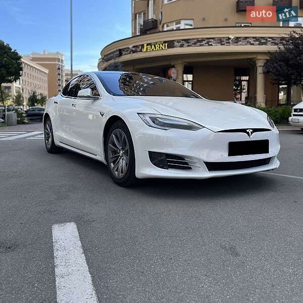Лифтбек Tesla Model S 2017 в Львове фото 2 Лифтбек Tesla Model S 2017 в Львове