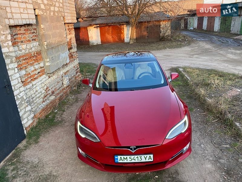 Ліфтбек Tesla Model S 2016 в Овручі