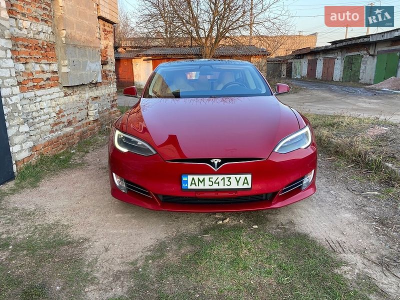 Лифтбек Tesla Model S 2016 в Овруче