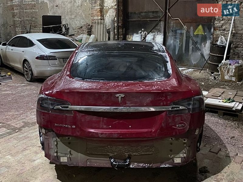 Ліфтбек Tesla Model S 2016 в Овручі