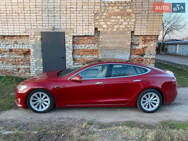 Ліфтбек Tesla Model S 2016 в Овручі