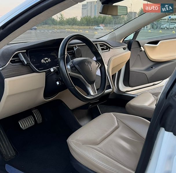 Лифтбек Tesla Model S 2015 в Киеве