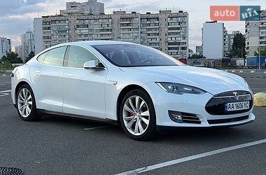 Лифтбек Tesla Model S 2015 в Киеве Лифтбек Tesla Model S 2015 в Киеве