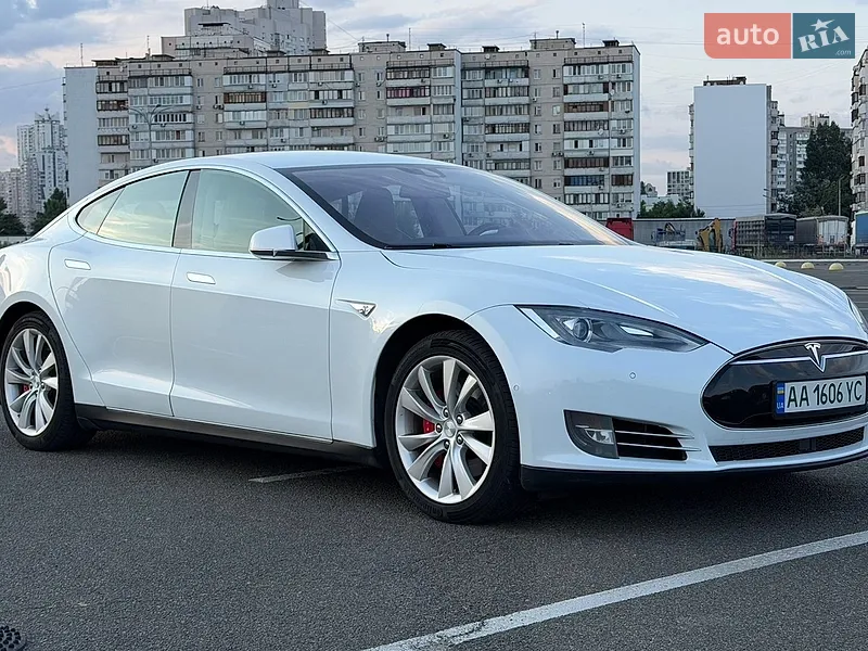 Tesla Model S 2015