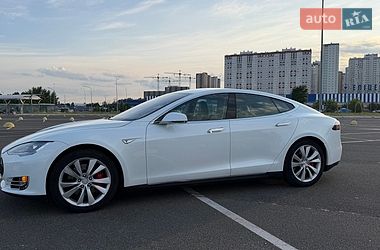 Лифтбек Tesla Model S 2015 в Киеве