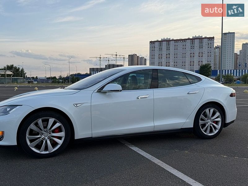 Лифтбек Tesla Model S 2015 в Киеве