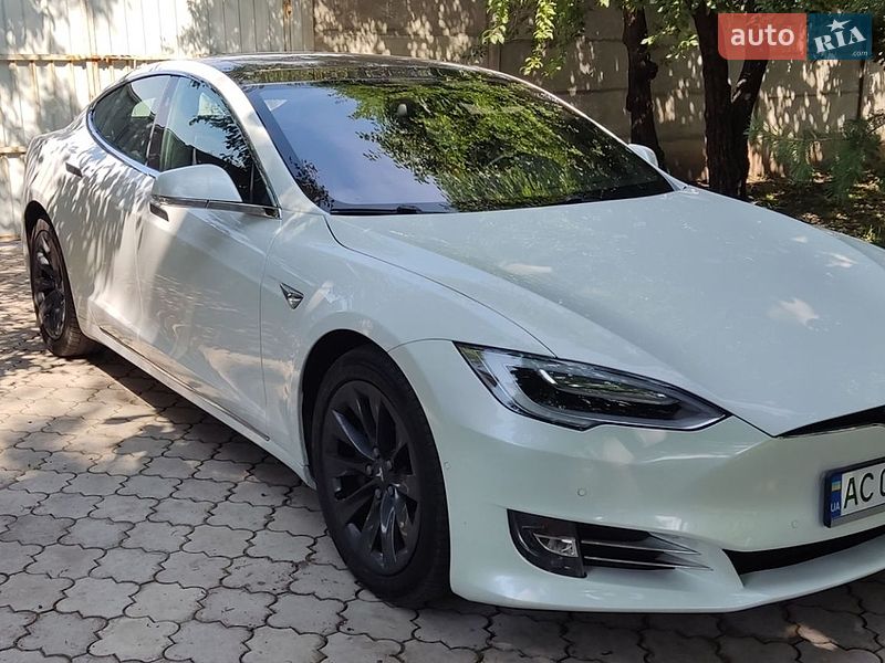 Ліфтбек Tesla Model S 2018 в Харкові