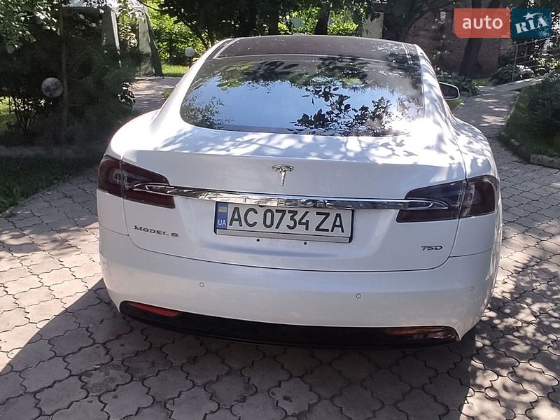 Ліфтбек Tesla Model S 2018 в Харкові