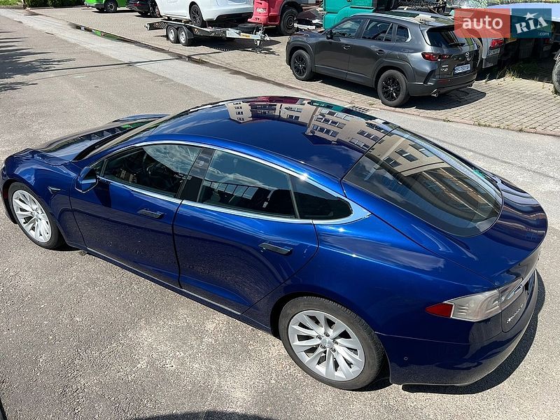 Ліфтбек Tesla Model S 2017 в Самборі