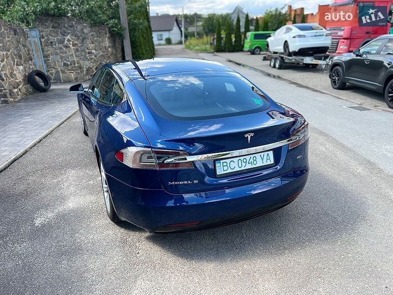 Ліфтбек Tesla Model S 2017 в Самборі