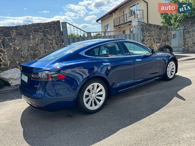 Ліфтбек Tesla Model S 2017 в Самборі