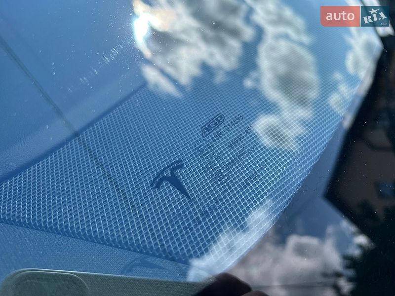 Ліфтбек Tesla Model S 2017 в Самборі