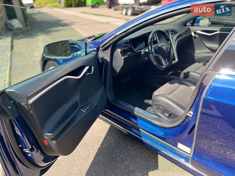 Ліфтбек Tesla Model S 2017 в Самборі