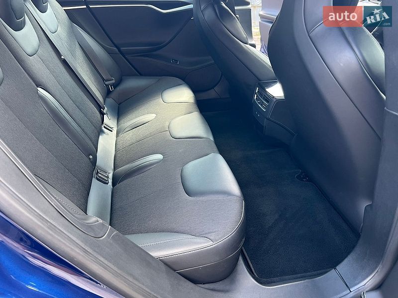 Лифтбек Tesla Model S 2017 в Самборе