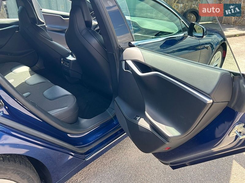 Ліфтбек Tesla Model S 2017 в Самборі