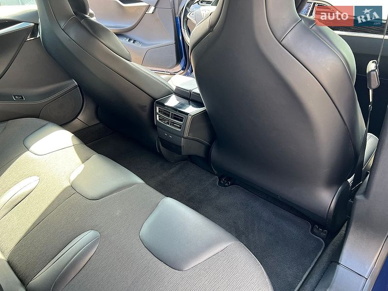 Лифтбек Tesla Model S 2017 в Самборе
