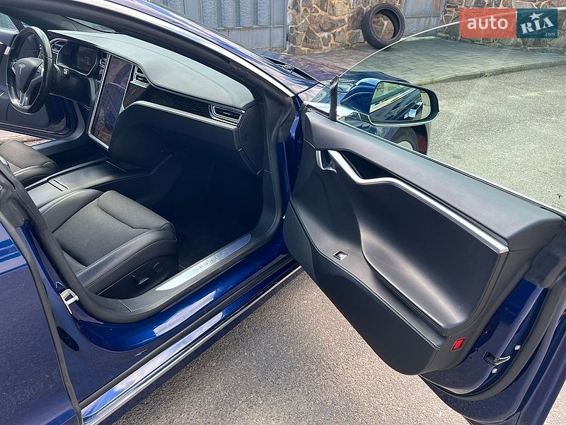 Ліфтбек Tesla Model S 2017 в Самборі