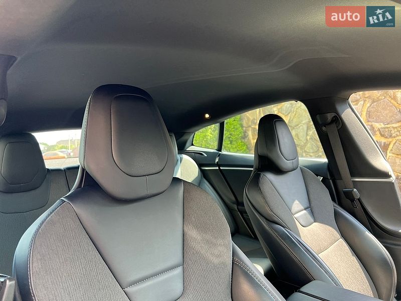 Ліфтбек Tesla Model S 2017 в Самборі