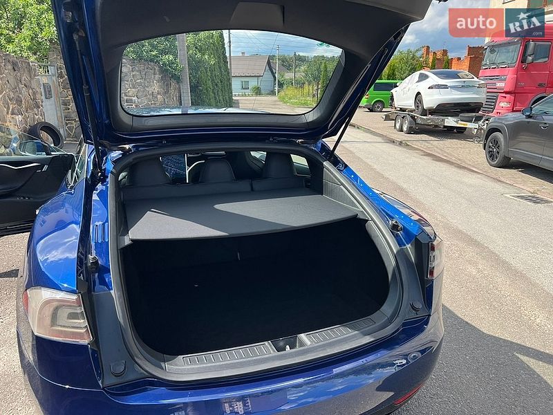 Лифтбек Tesla Model S 2017 в Самборе